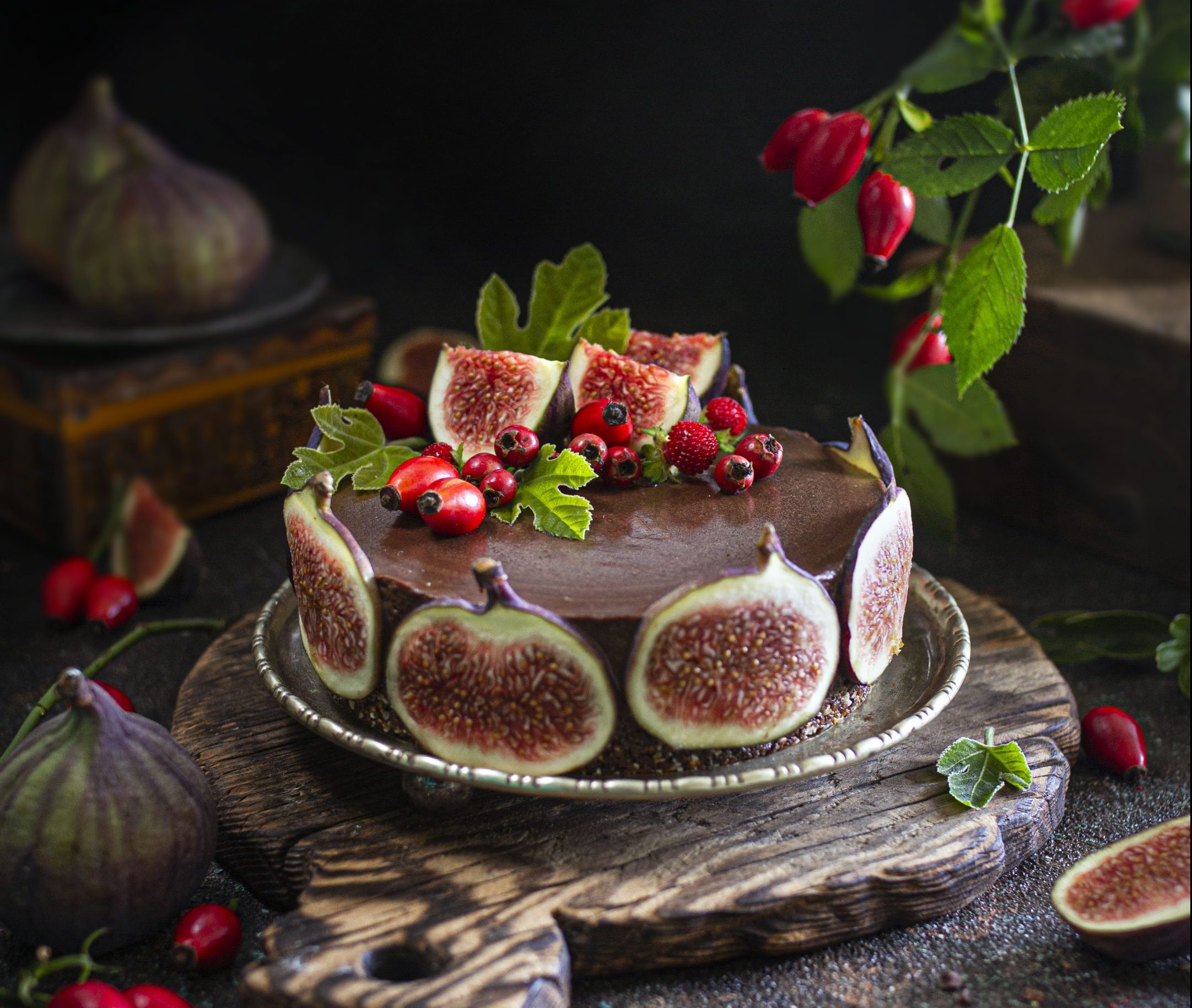 A vegan cake featured in Paulina Nienartowicz's cookbook The Art of Raw Food.