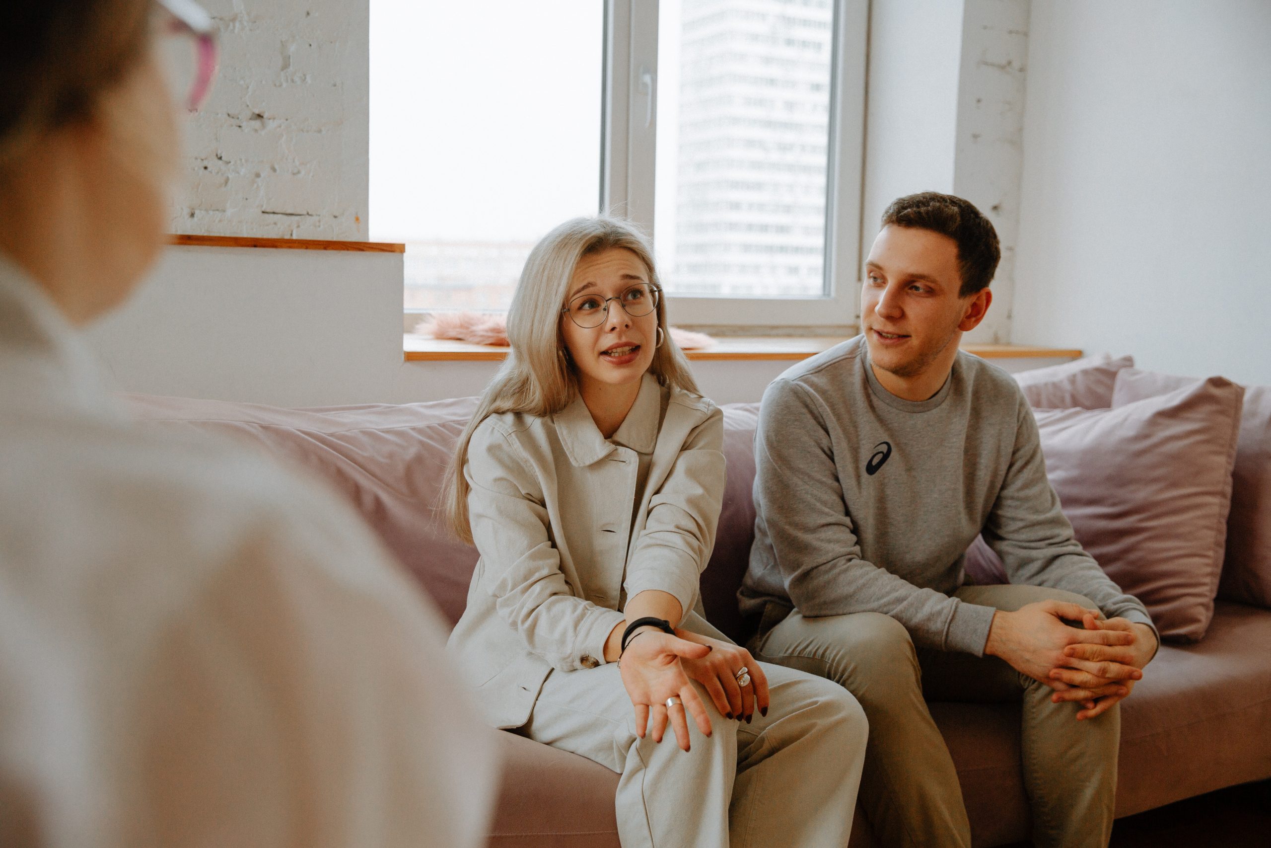 A couple talk through their issues during couple's counselling.