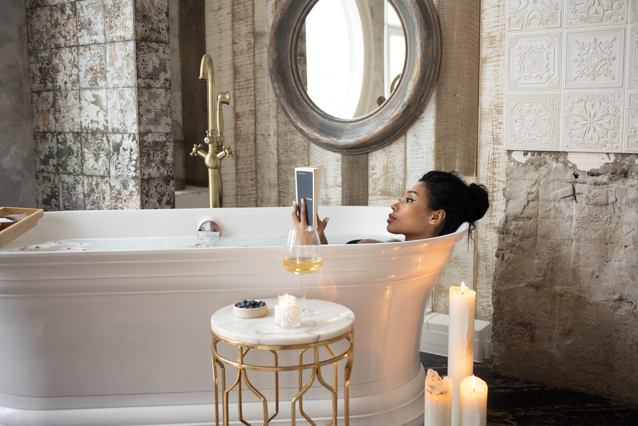 A young black woman enjoys a long bath, saving water with Affinity Water.