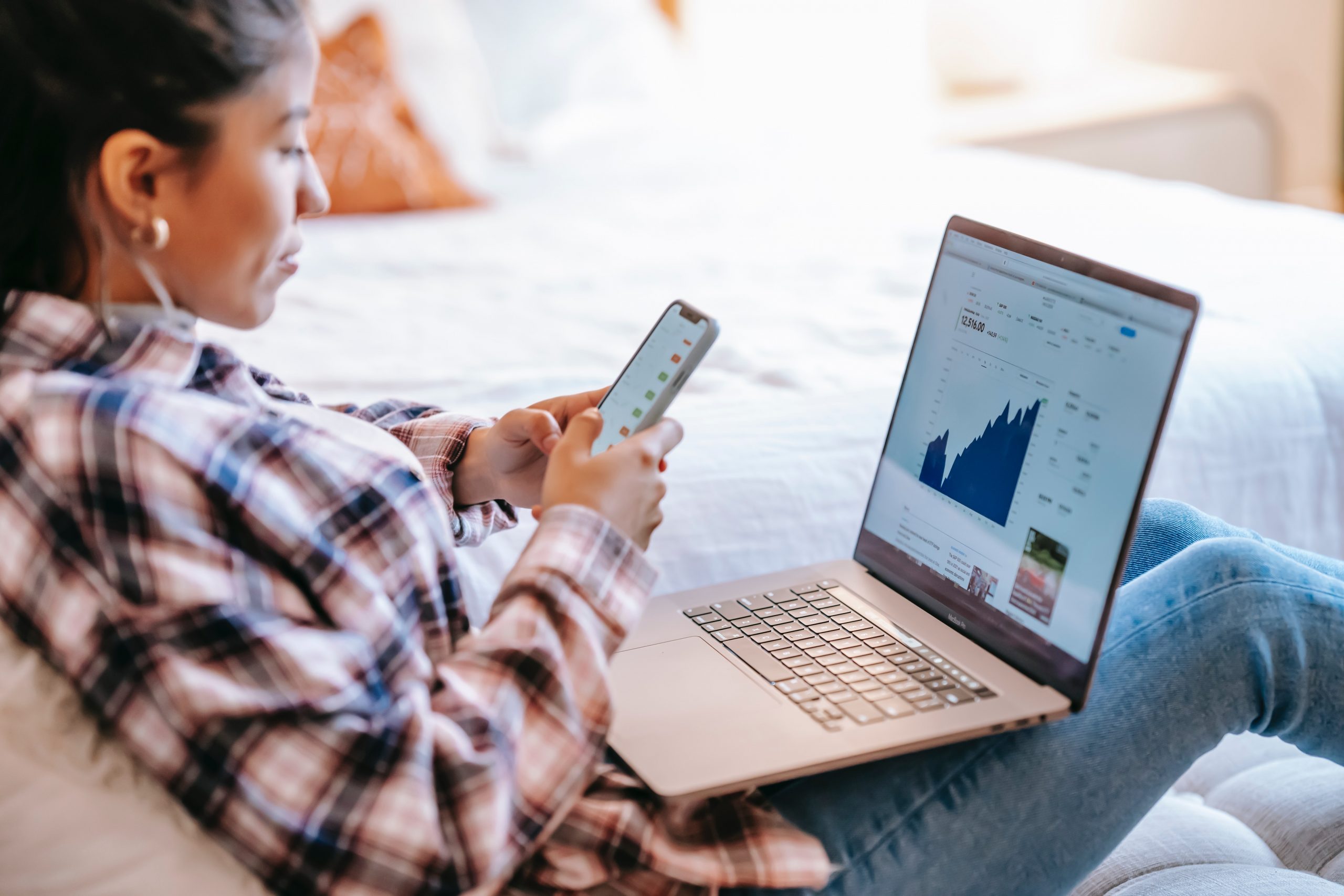 A woman registering online for Baird & Co membership.