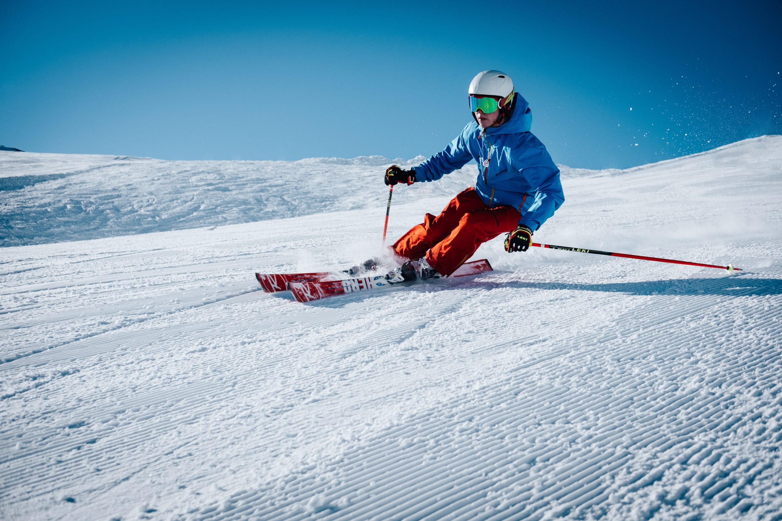 Man skiing