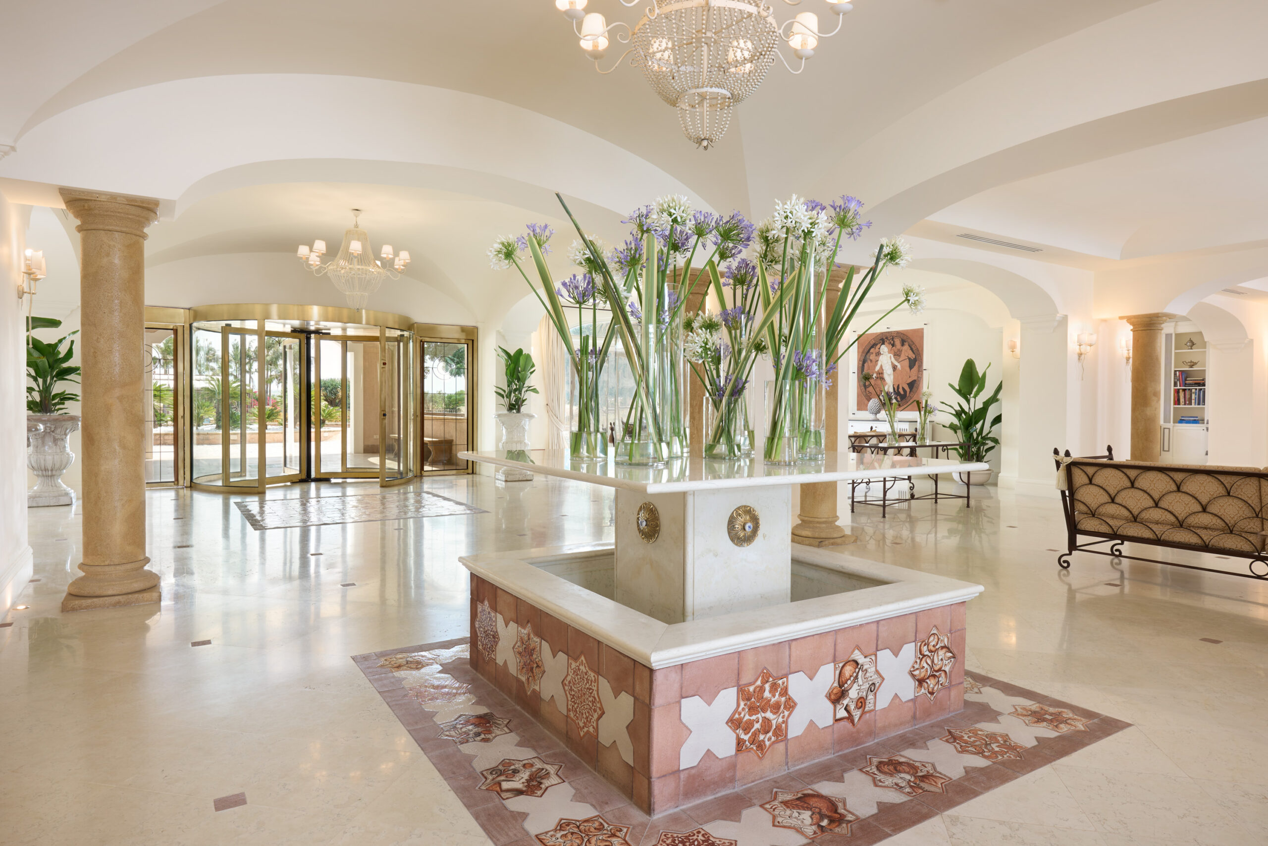 Hotel lobby with marble details and flowers