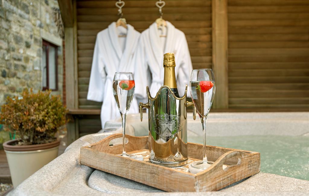 Higher Scholes Cottage hot tub