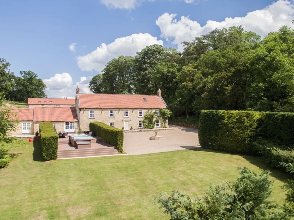 The Grange cottage and grounds