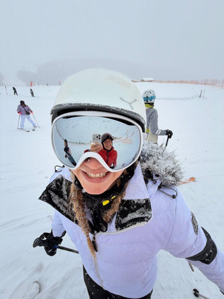 Evelyn Richards skiing