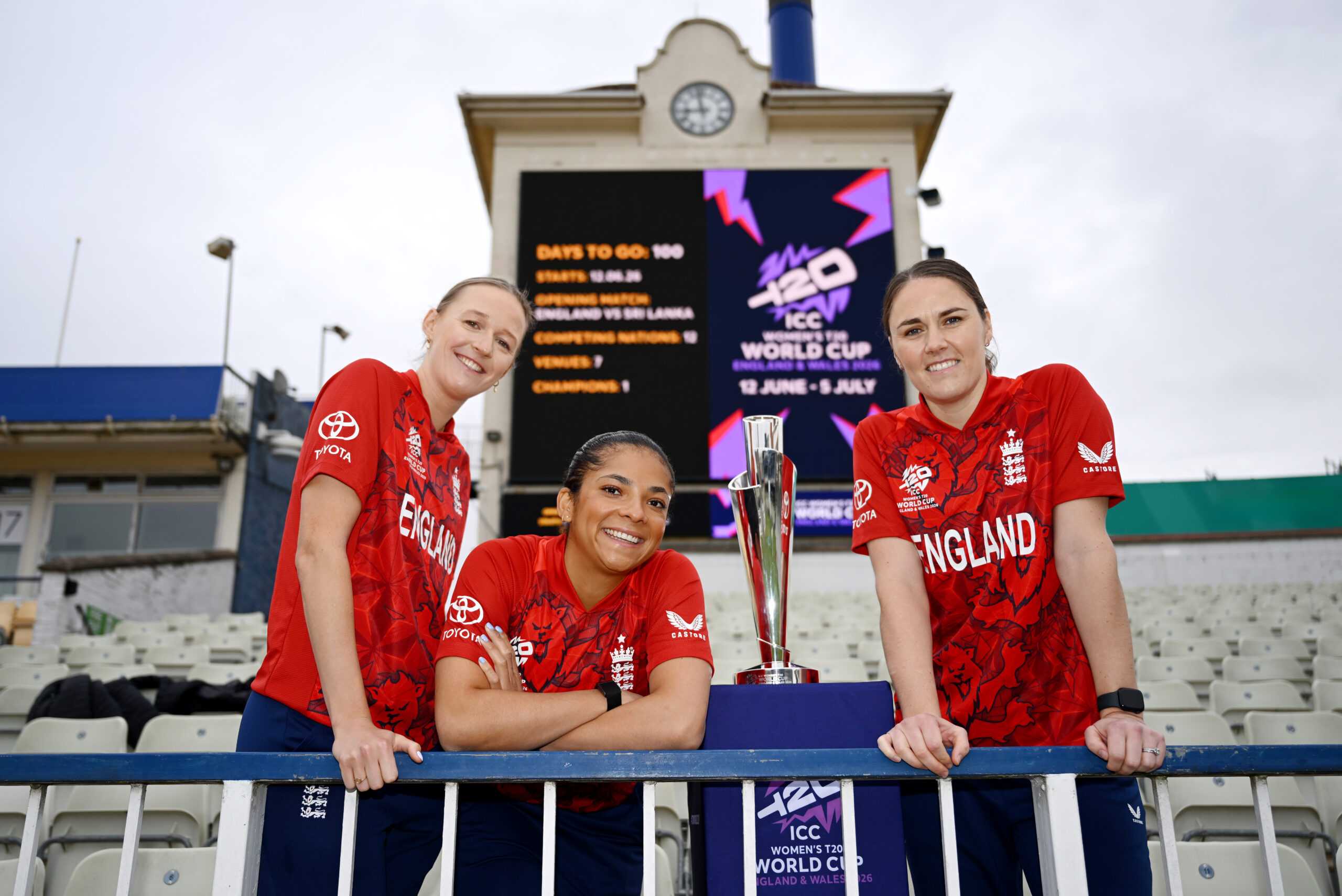 England Captain Nat Sciver-Brunt (R), Sophia Dunkley (C) and Lauren Filer