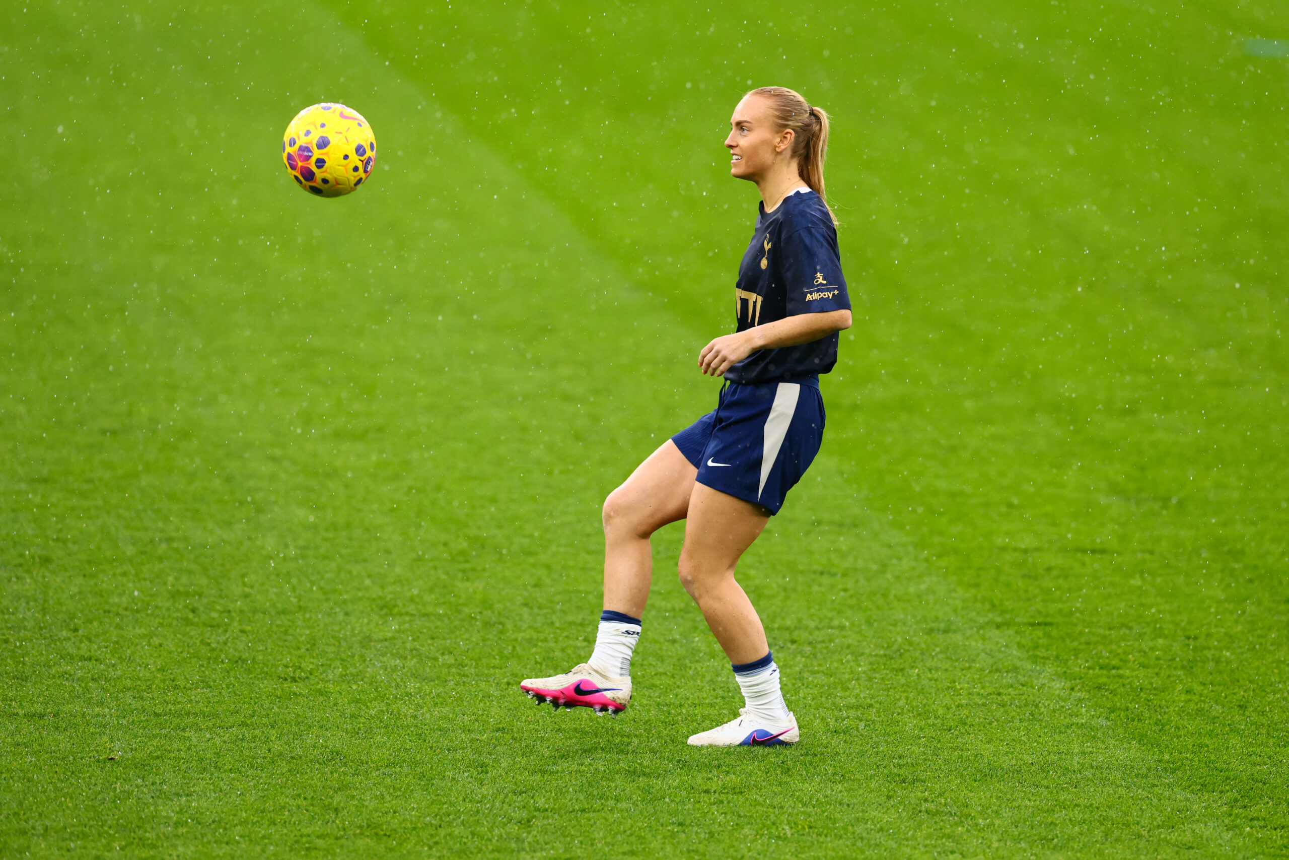 Molly Bartrip of Tottenham Hotspur Women warms up