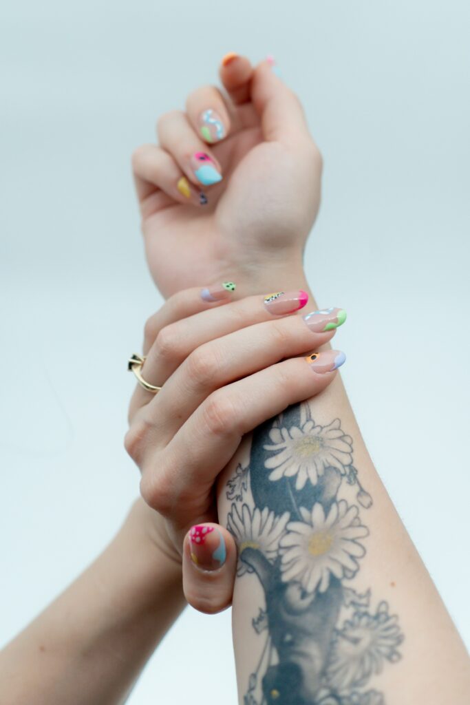 Neon nail art