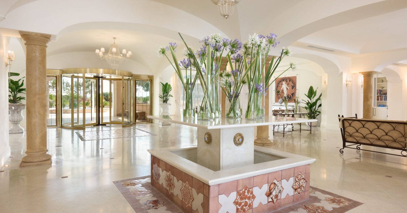 Hotel lobby with marble details and flowers