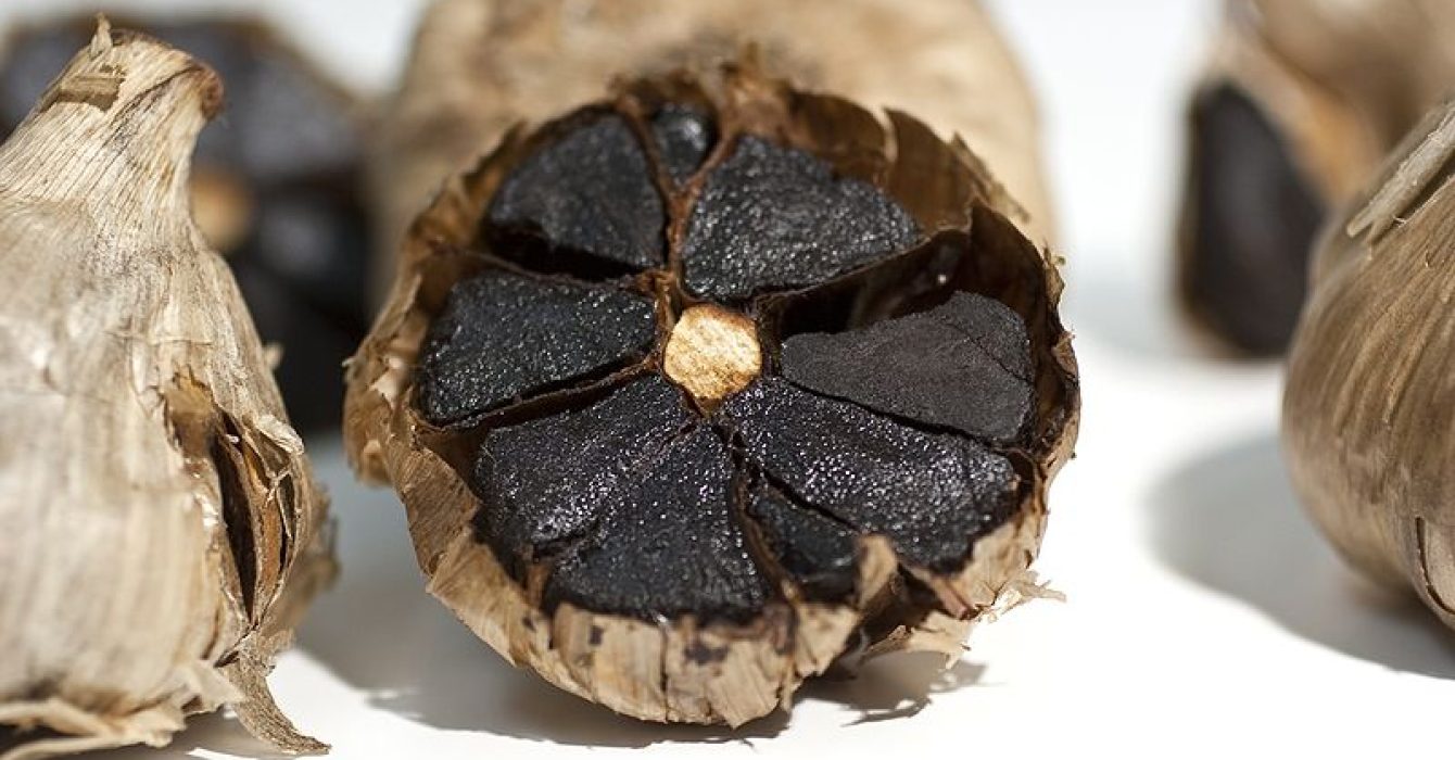 Black garlic has a sweeter, tangier taste (Picture: Wikimedia Commons)