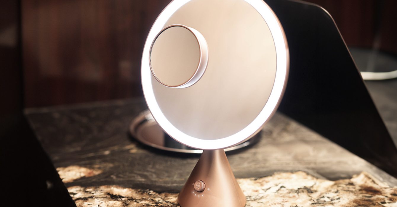 beautifect-glow-mirror-gold-lifestyle