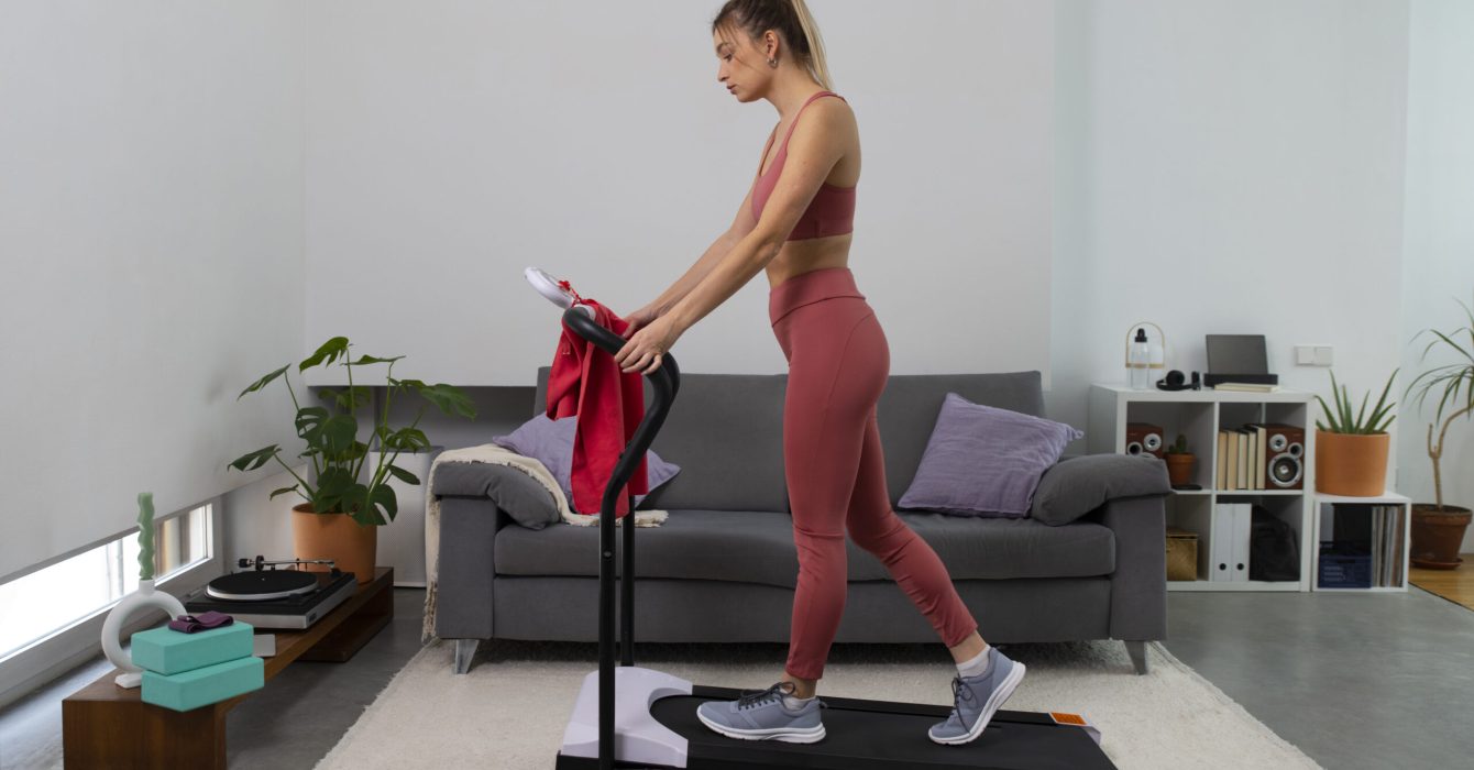 full-shot-fit-woman-treadmill