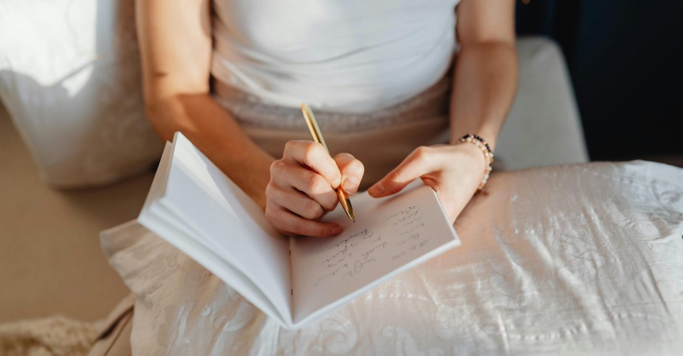 pexels-karola-g-6633771